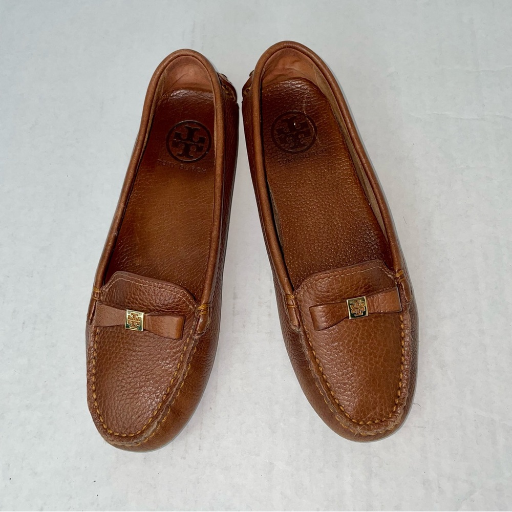 EUC Tory Burch Paula brown pebbled leather loafers/moccasins w/ bow accent